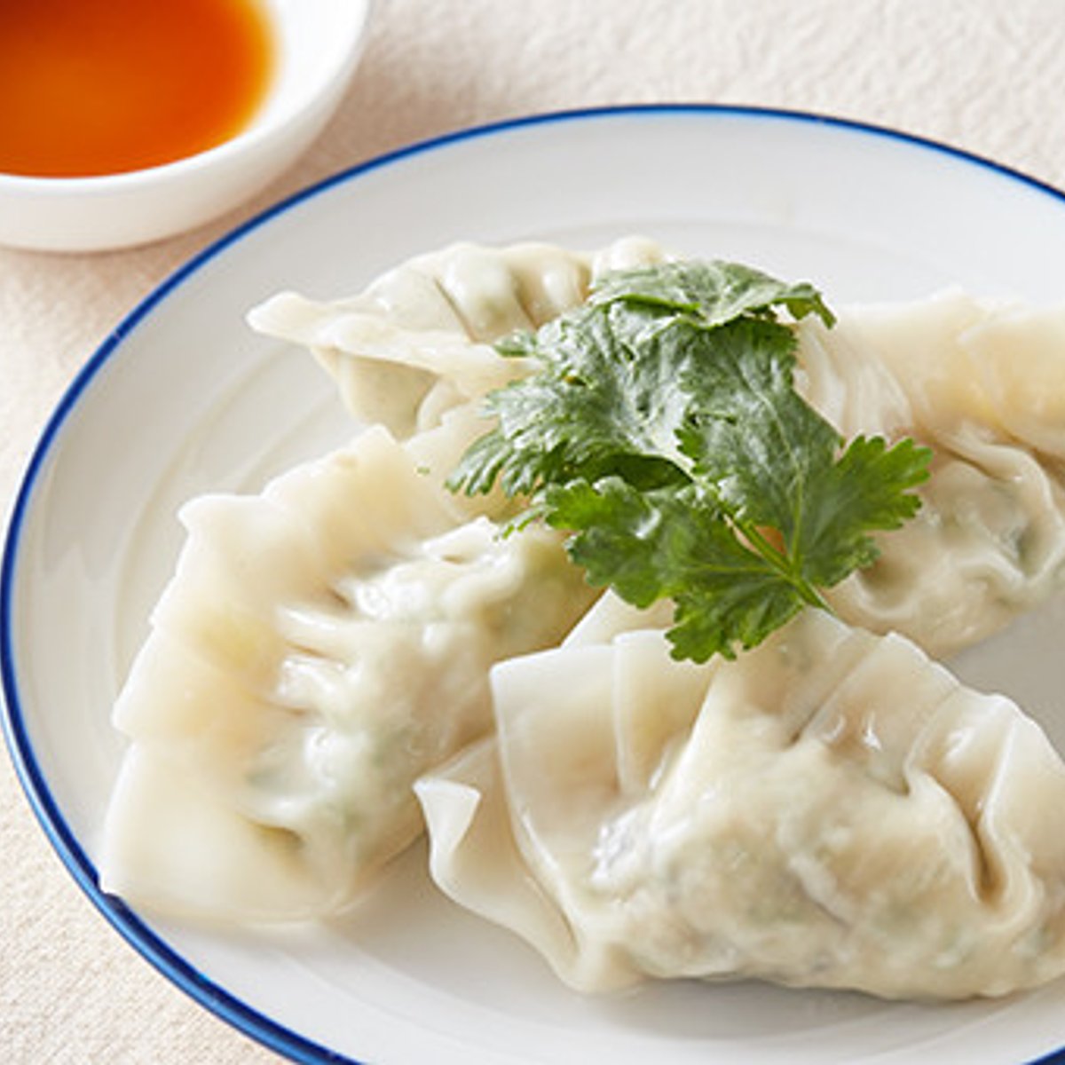 夕食にもう一品、セロリの水餃子でデトックス。