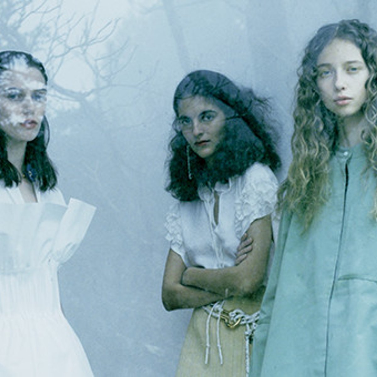 新しい魅力に開眼！　ベーシックだけじゃない白シャツ。