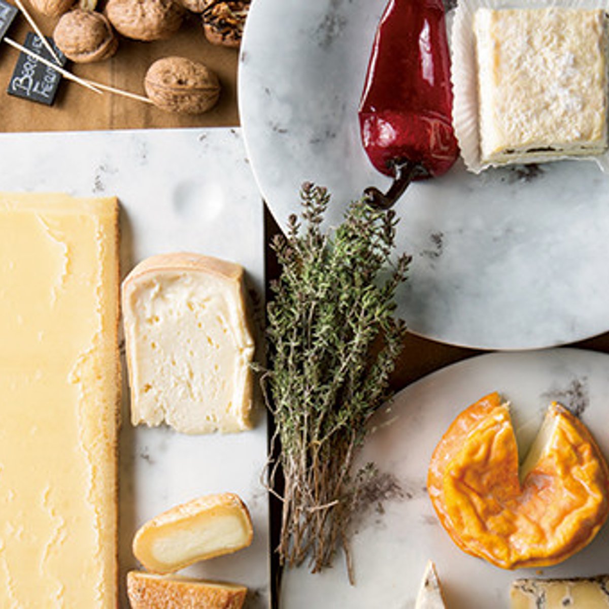 国中からチーズが大集合、パリのフロマージェリー。