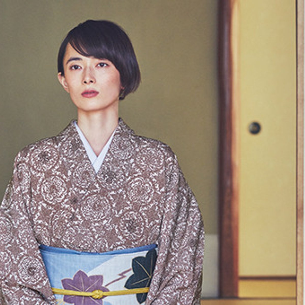 凛と軽やかに、 単衣のきものを纏う。