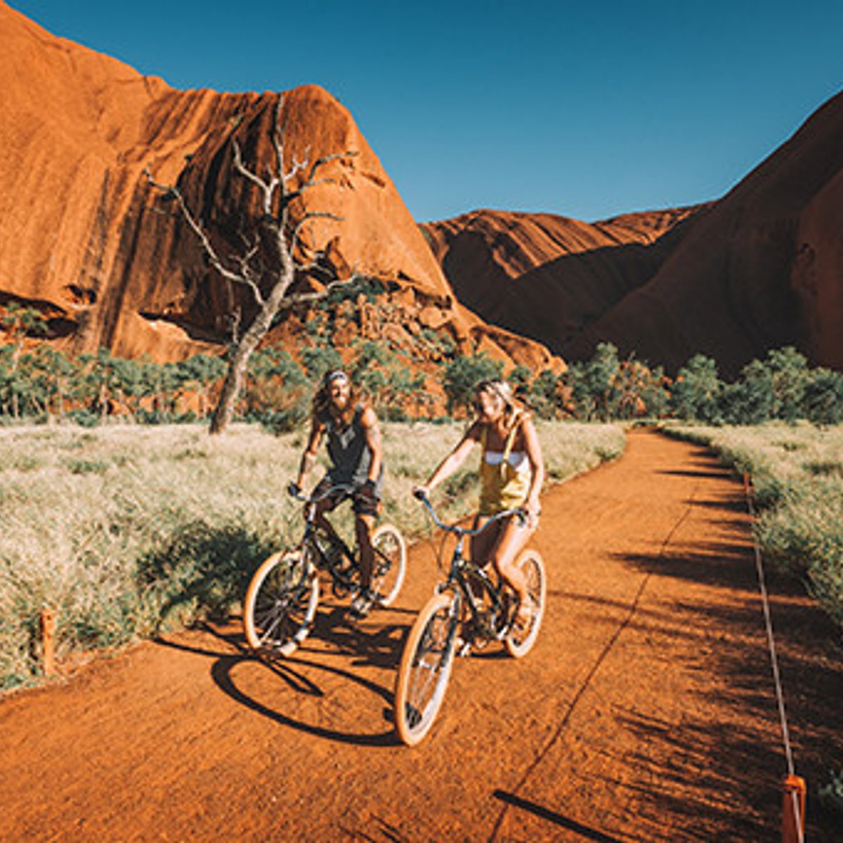 オーストラリアの大自然と文化に触れる、ウルルの旅。