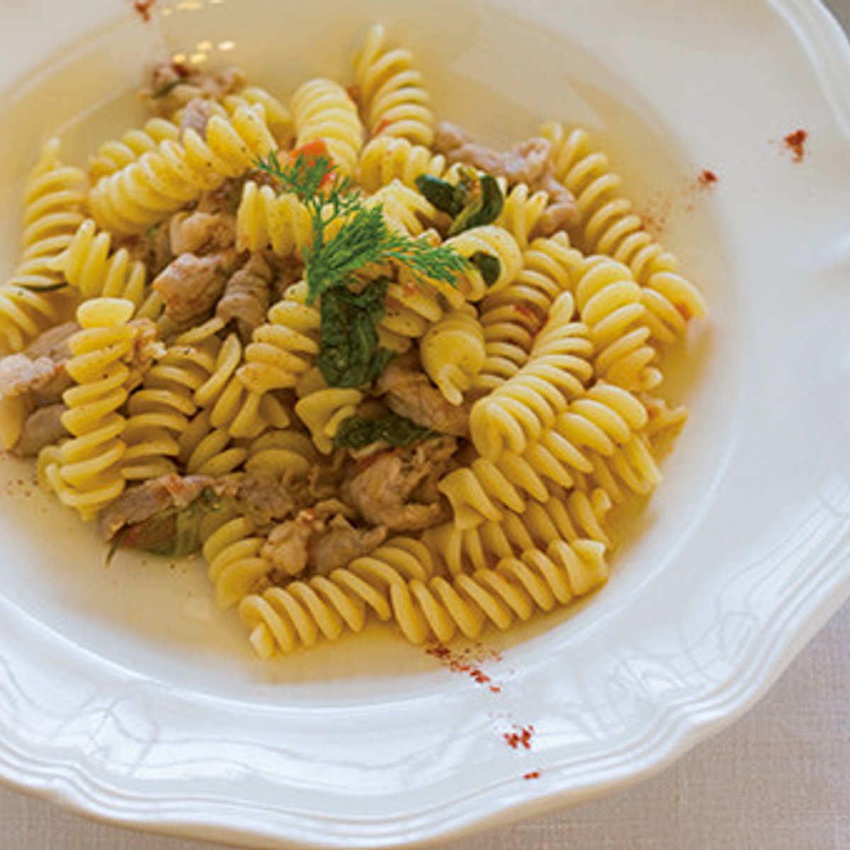 料理は地中海仕込み、路地裏の隠れ家レストラン。