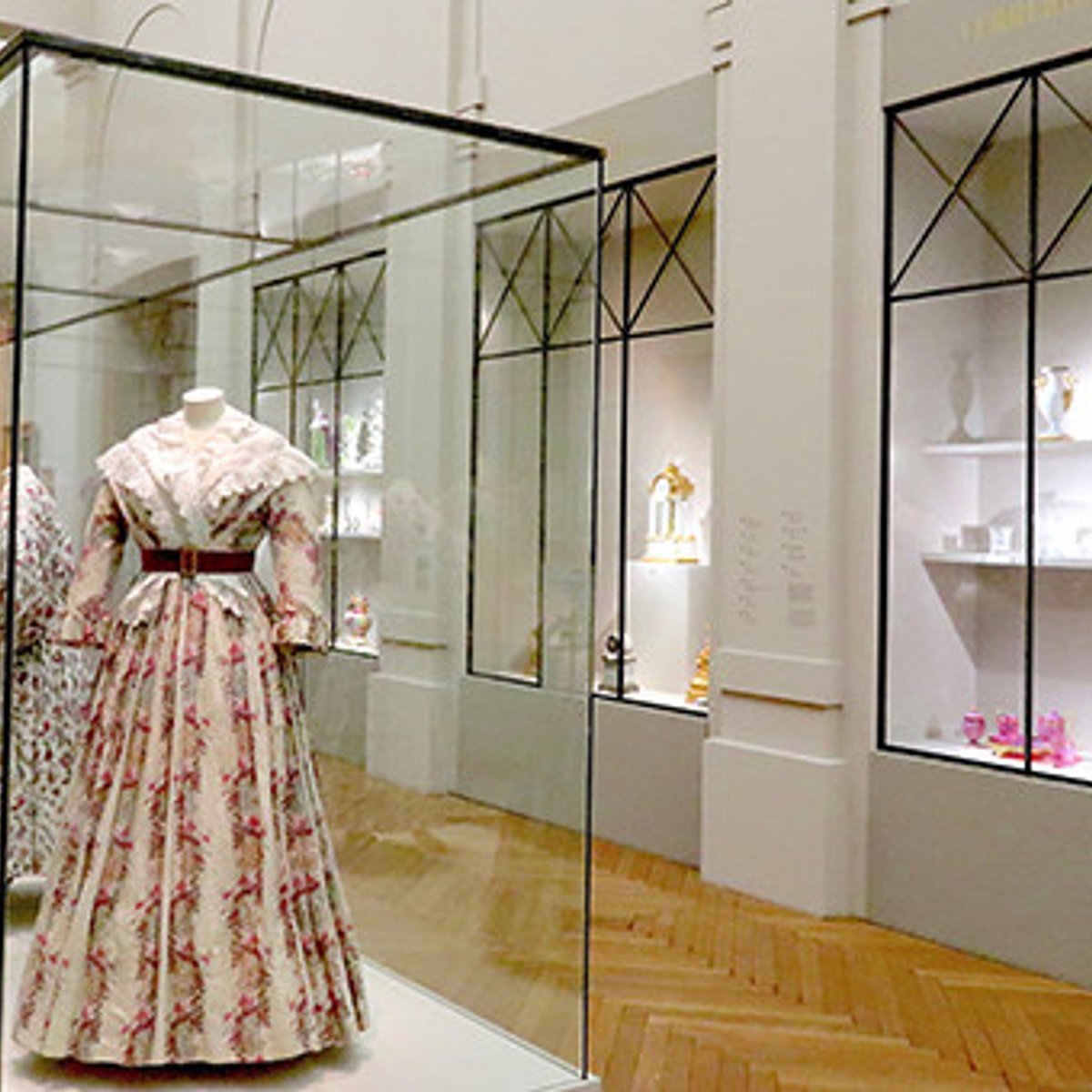 【パリ夏の展覧会 1】プティ・パレで歩く19世紀前半のパリ。