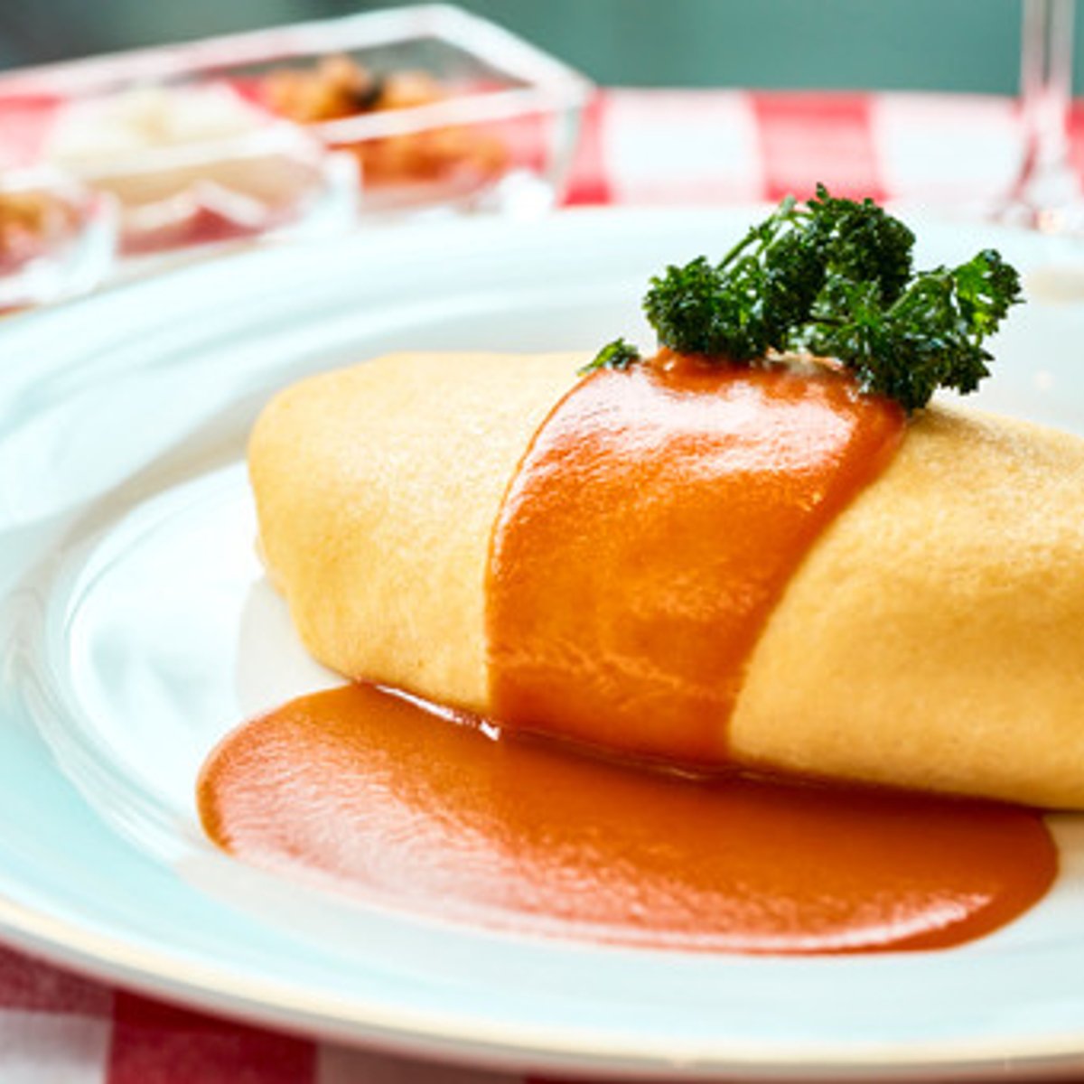 神々しいオーラを放つ、資生堂パーラーのオムライス。