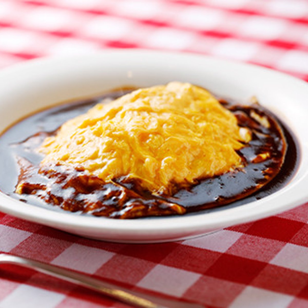 「洋食の聖地」浅草で愛されるオムライスを堪能。