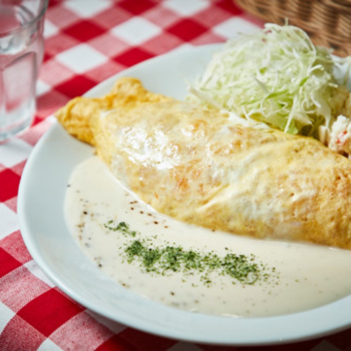 行列してでも食べたい、噂の「白いオムライス」。