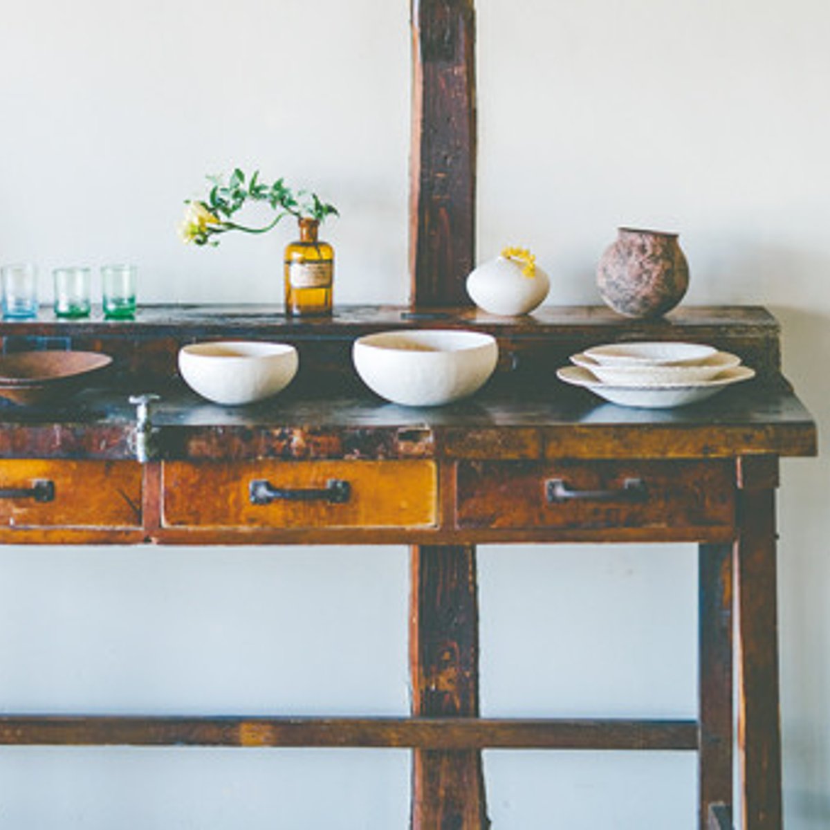 尾道散歩で立ち寄りたい、古道具とうつわの店。