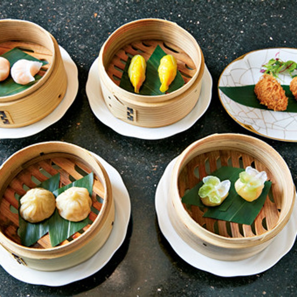 本格点心が30種類以上！ ワゴン＆メニューから好きなだけ。