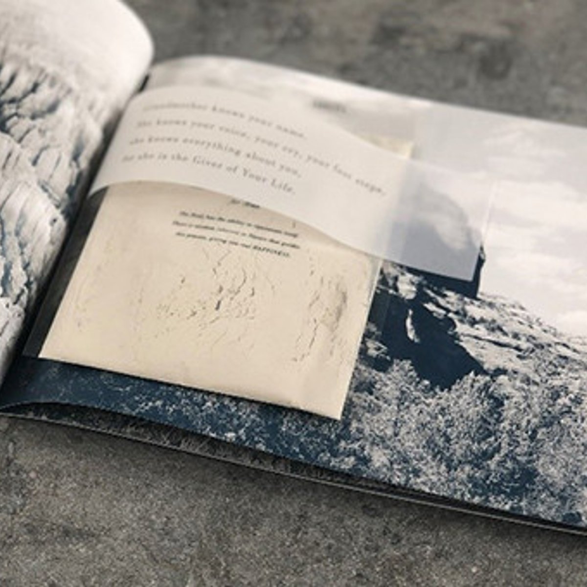 クレイド、製品に綴られた癒しの言葉。