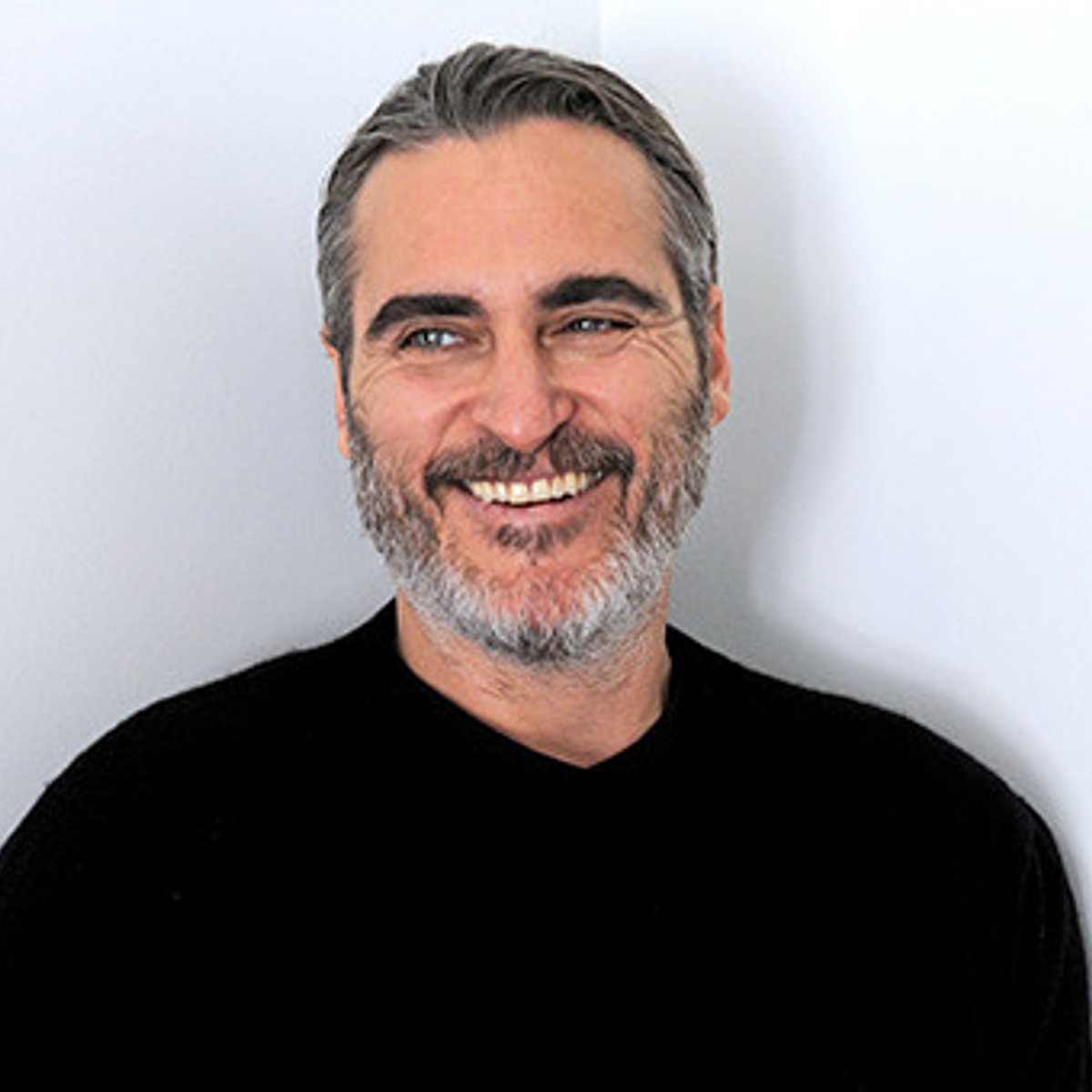 ホアキン・フェニックス、姉のアルバム発売を祝してイベントを企画。