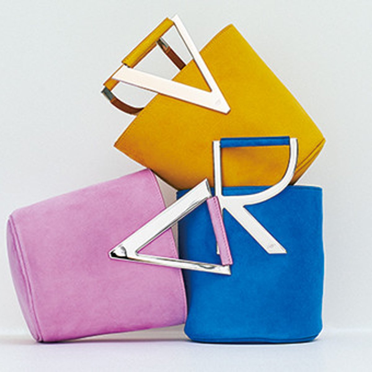 まだまだ続きそうです、ロゴ快進撃。