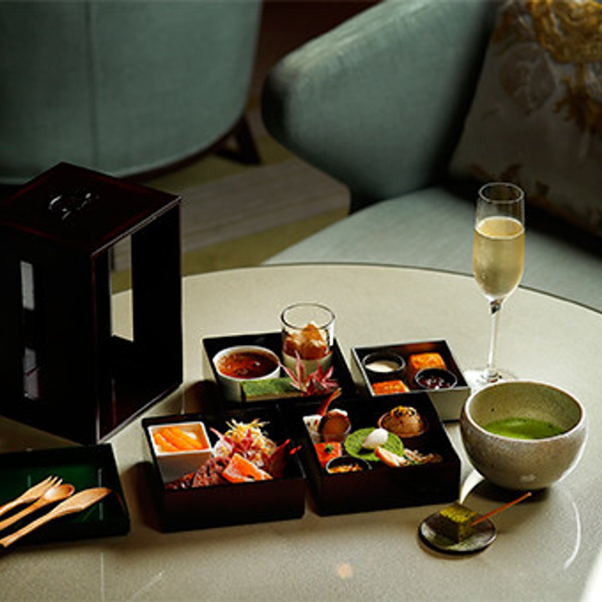 和のホテルで供する、日本茶が主役のアフタヌーンティー。