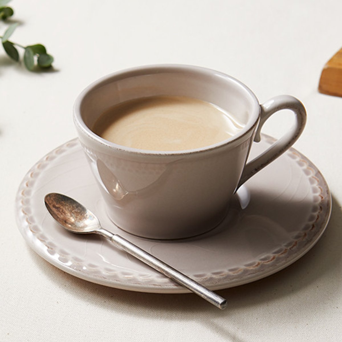 コーヒータイムに新提案、 ホットでおいしいプロテイン。