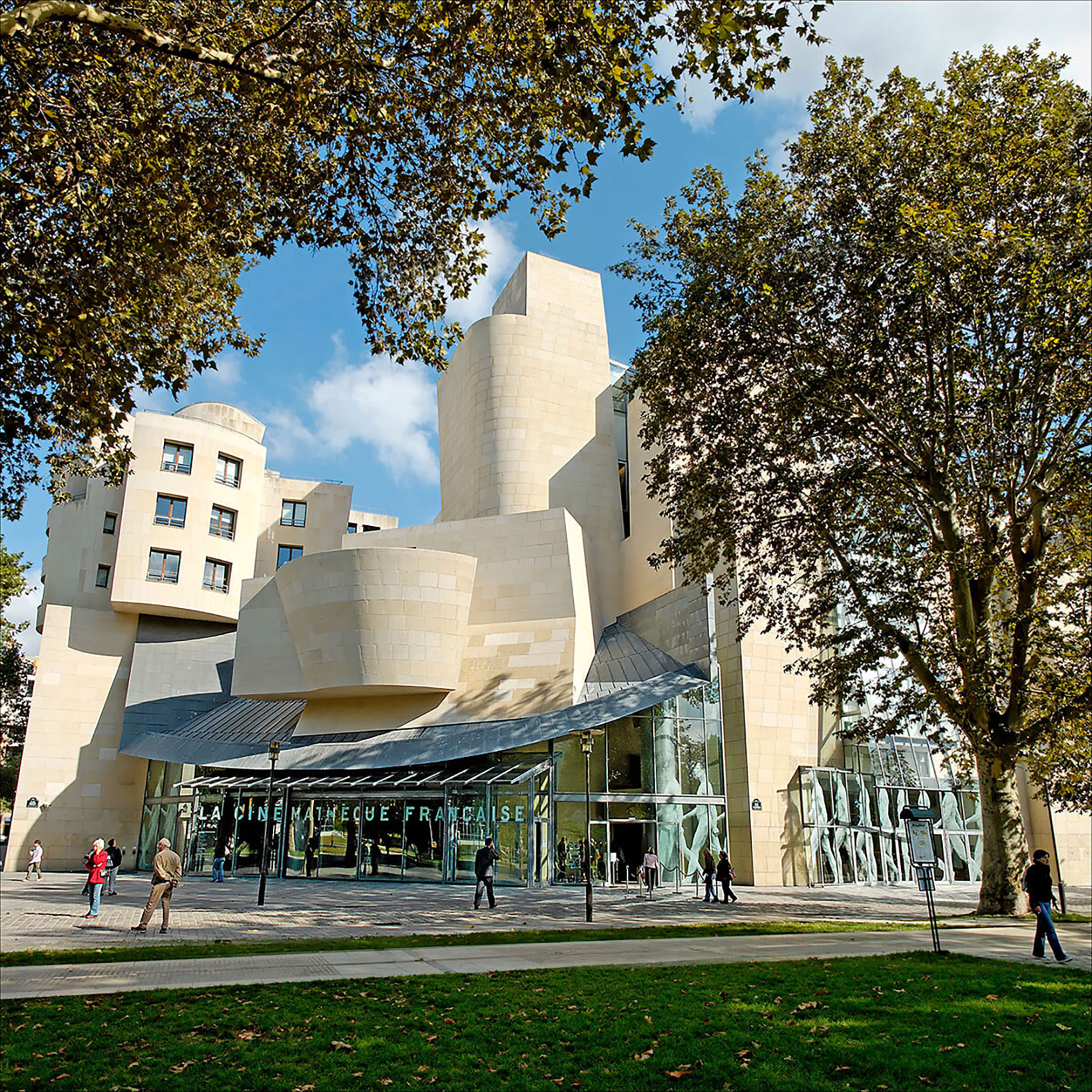 映画の都パリを代表する、まさにシネマの殿堂「ラ・シネマテーク・フランセーズ」。