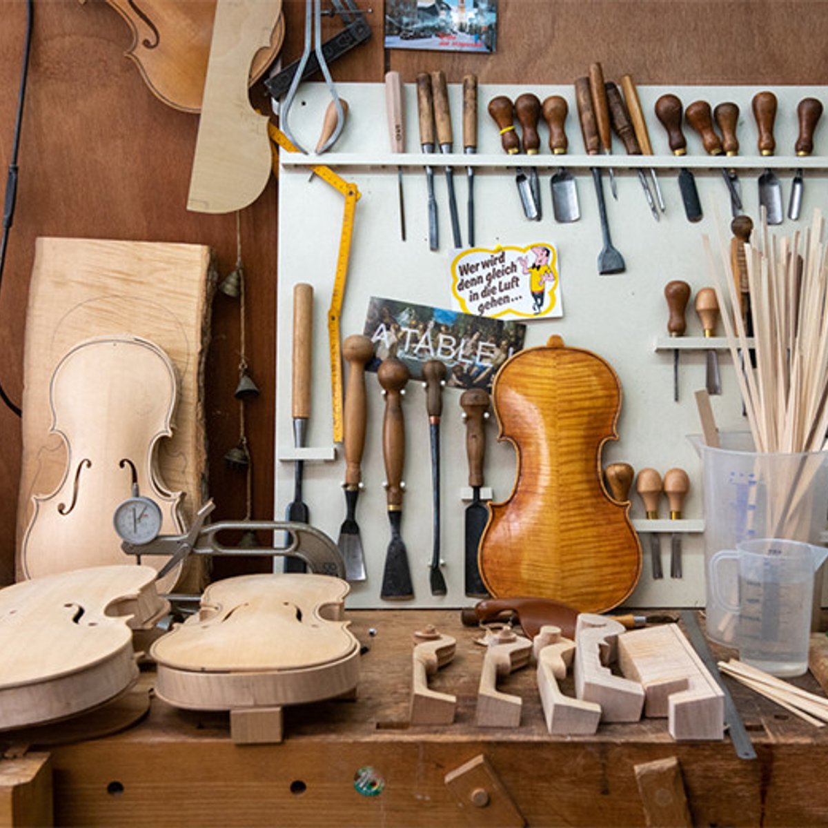 音楽の都ウィーンで、老舗カフェとバイオリン工房へ。