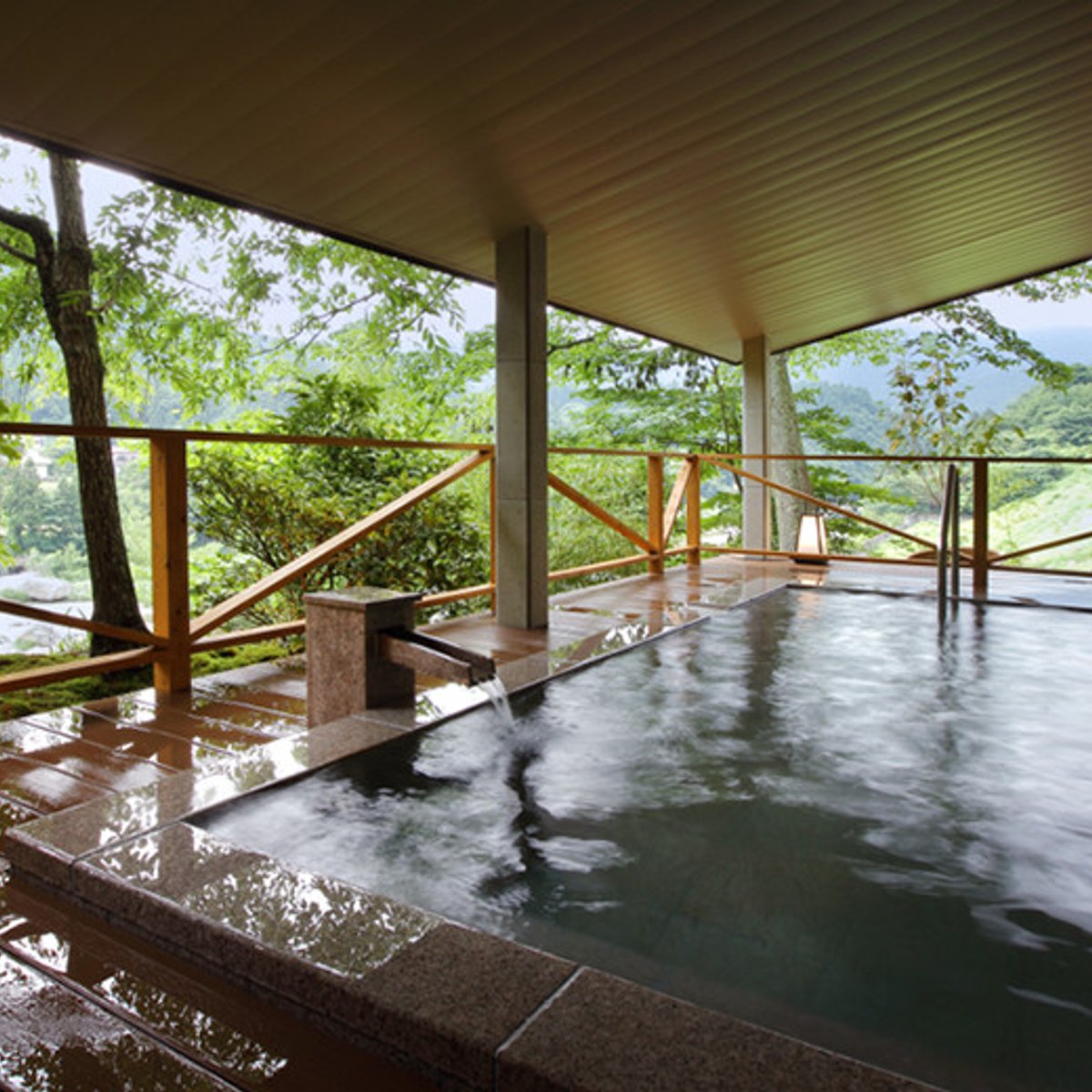 日光の隠れ家スポット、瀧尾神社で愛情や金運をチャージ。