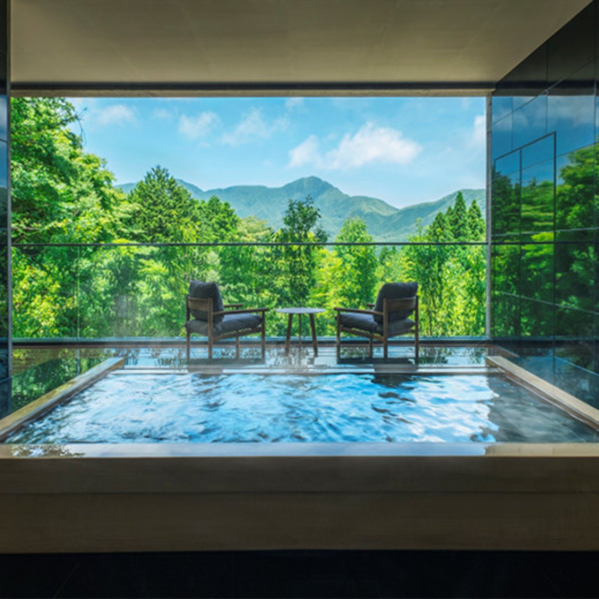 大地の気が凝縮された温泉で、全身にパワーをチャージ。