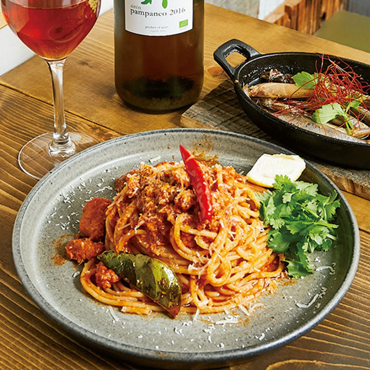 創作バルで楽しむ、タイ×イタリアンの融合。