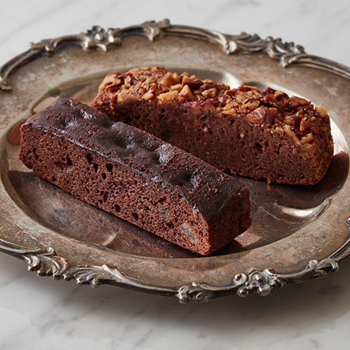 気軽なサイズがうれしい、大人のチョコレートケーキ。