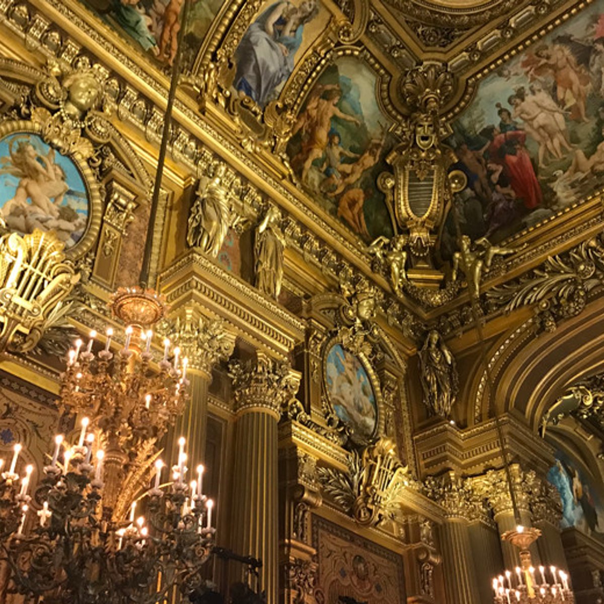 【パリコレ日記vol.4】建築マニアの血が騒ぐ、煌びやかなショー会場。