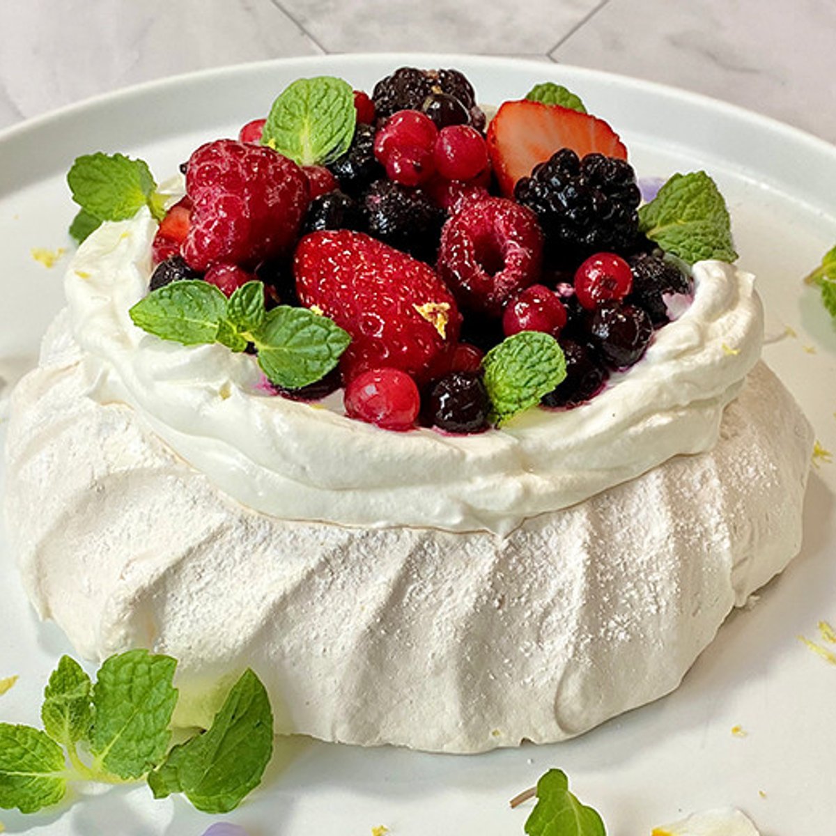 簡単で華やか！「パヴロヴァ オ フリュイ ルージュ」