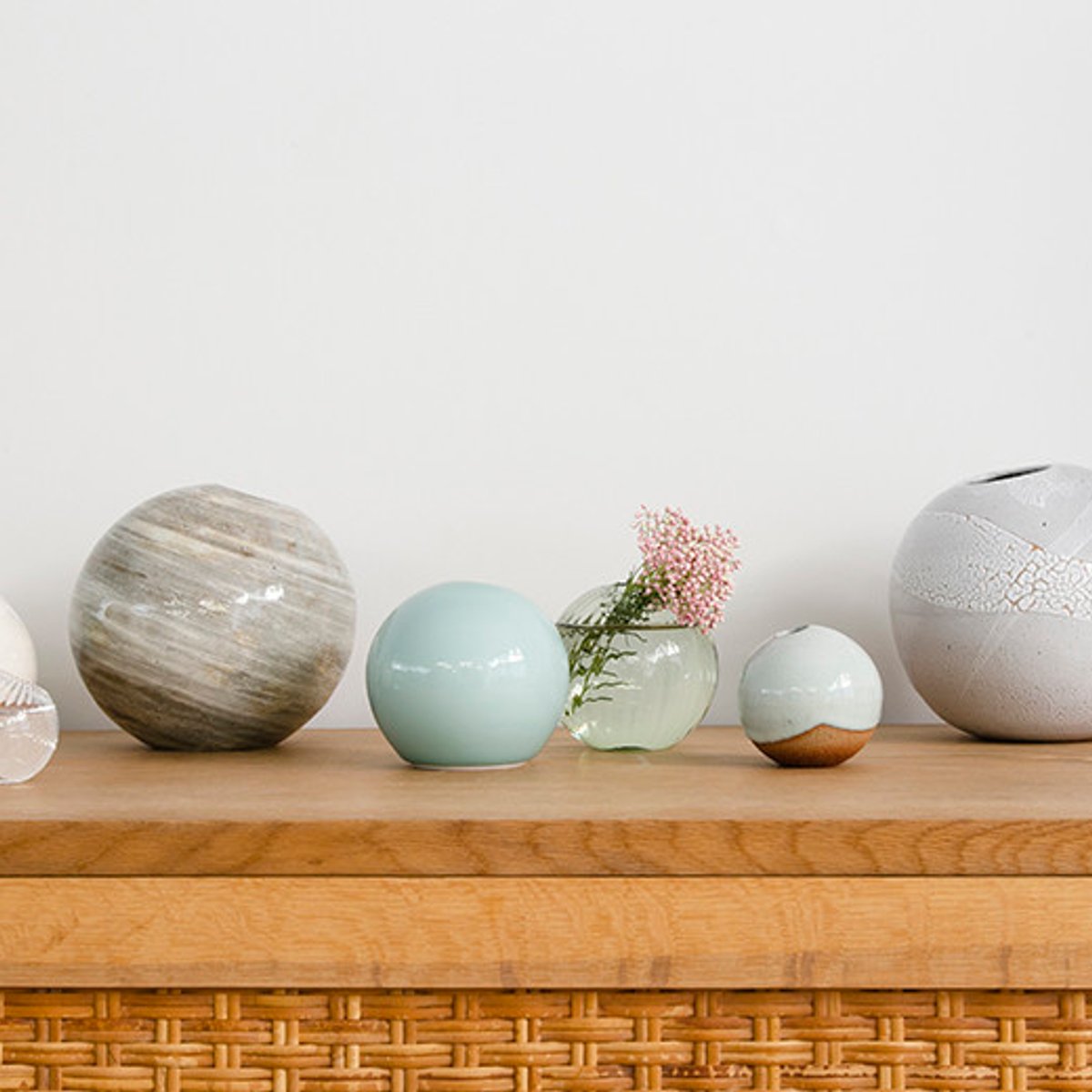 いまこそ、素敵な花器で部屋に季節感を！