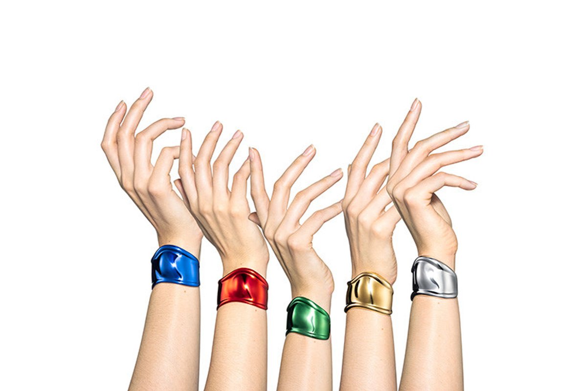 ティファニーの名作、ボーン カフがカラフルに！ | madameFIGARO.jp