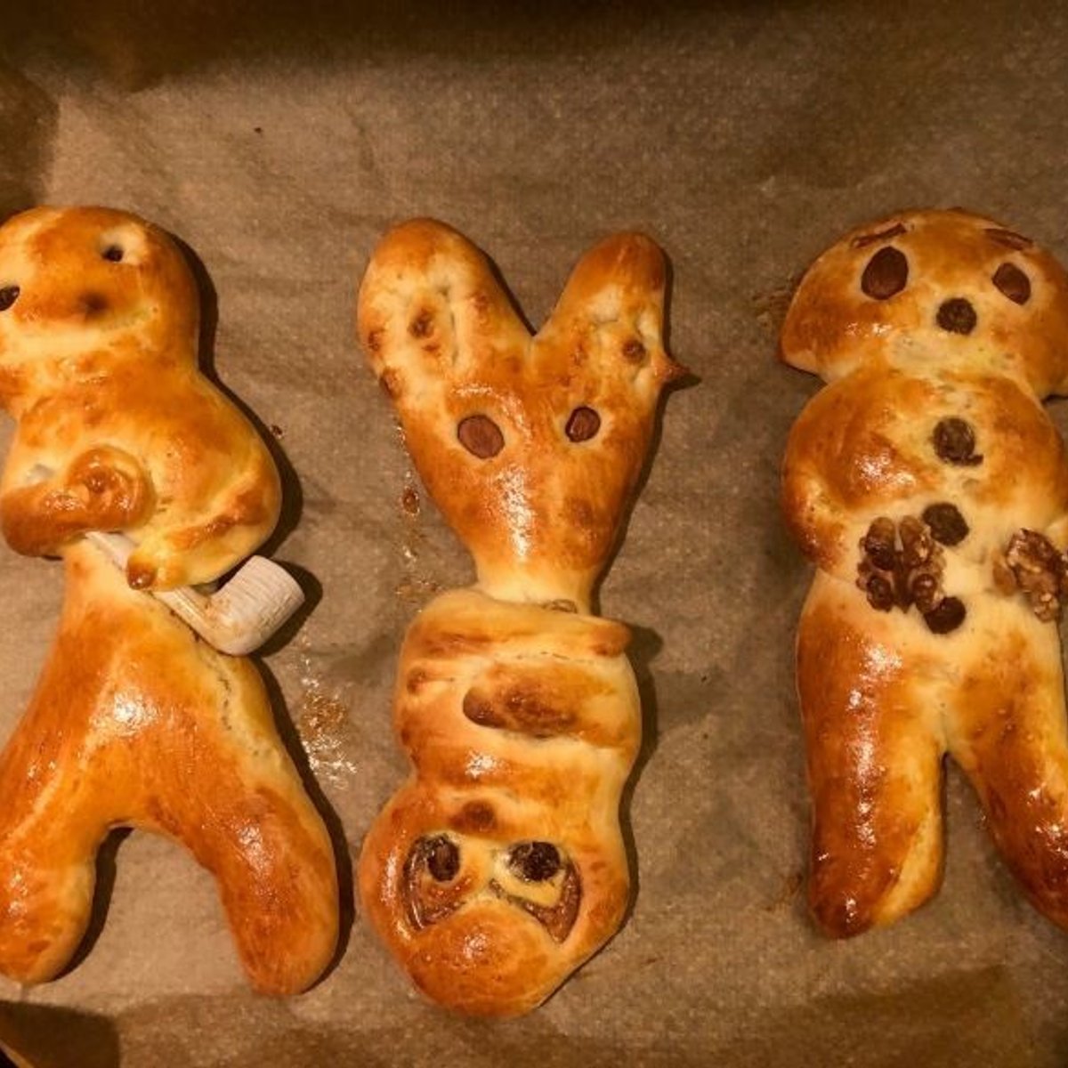 ドイツの秋に食す、ガチョウの丸焼きと名物パンの由来は？