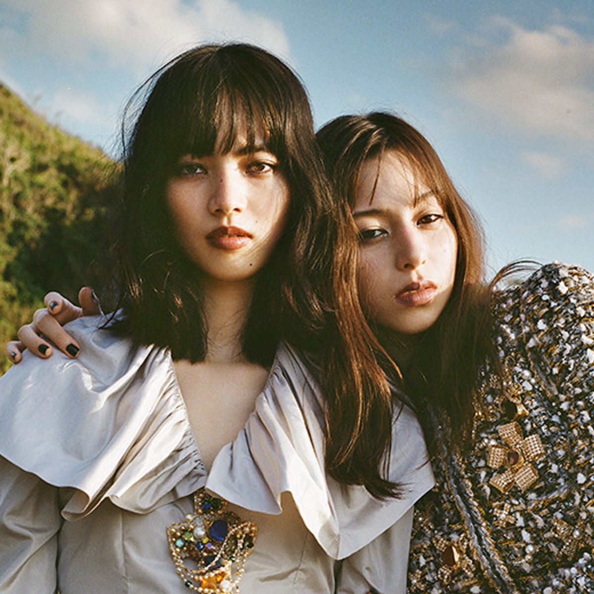 小松菜奈と中条あやみが登場！ シャネルのクチュール動画。