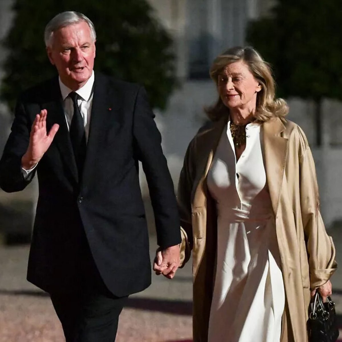 ミシェル・バルニエ仏新首相夫妻、就任後初の公式行事に登場！