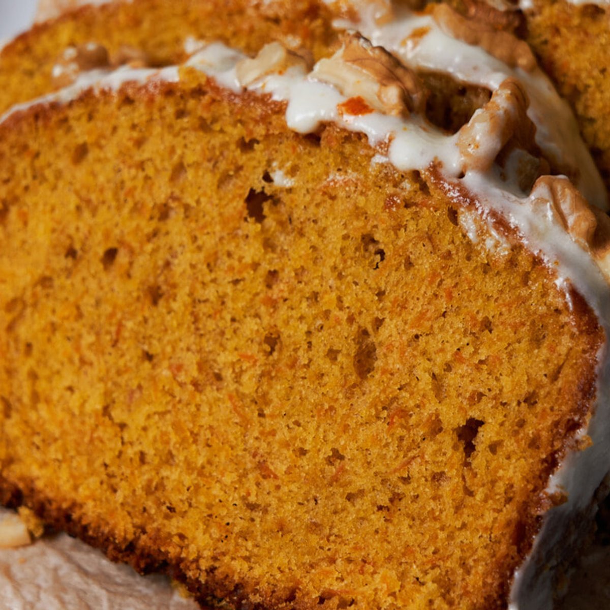 【レシピ】季節の定番、スパイシーなキャロットケーキを手作りで。