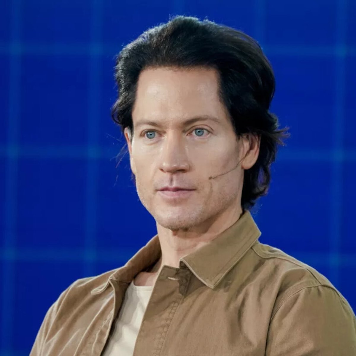 18歳の顔と体型を取り戻すため3億円以上を費やした、47歳の億万長者。彼が追求するものは？