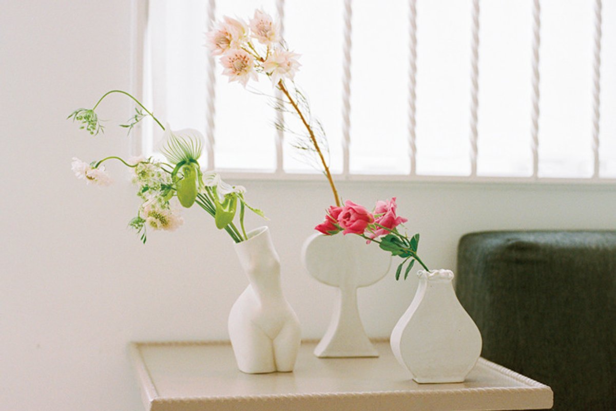 暮らしを彩るアートな花器と花の飾り方。 | madameFIGARO.jp（フィガロ