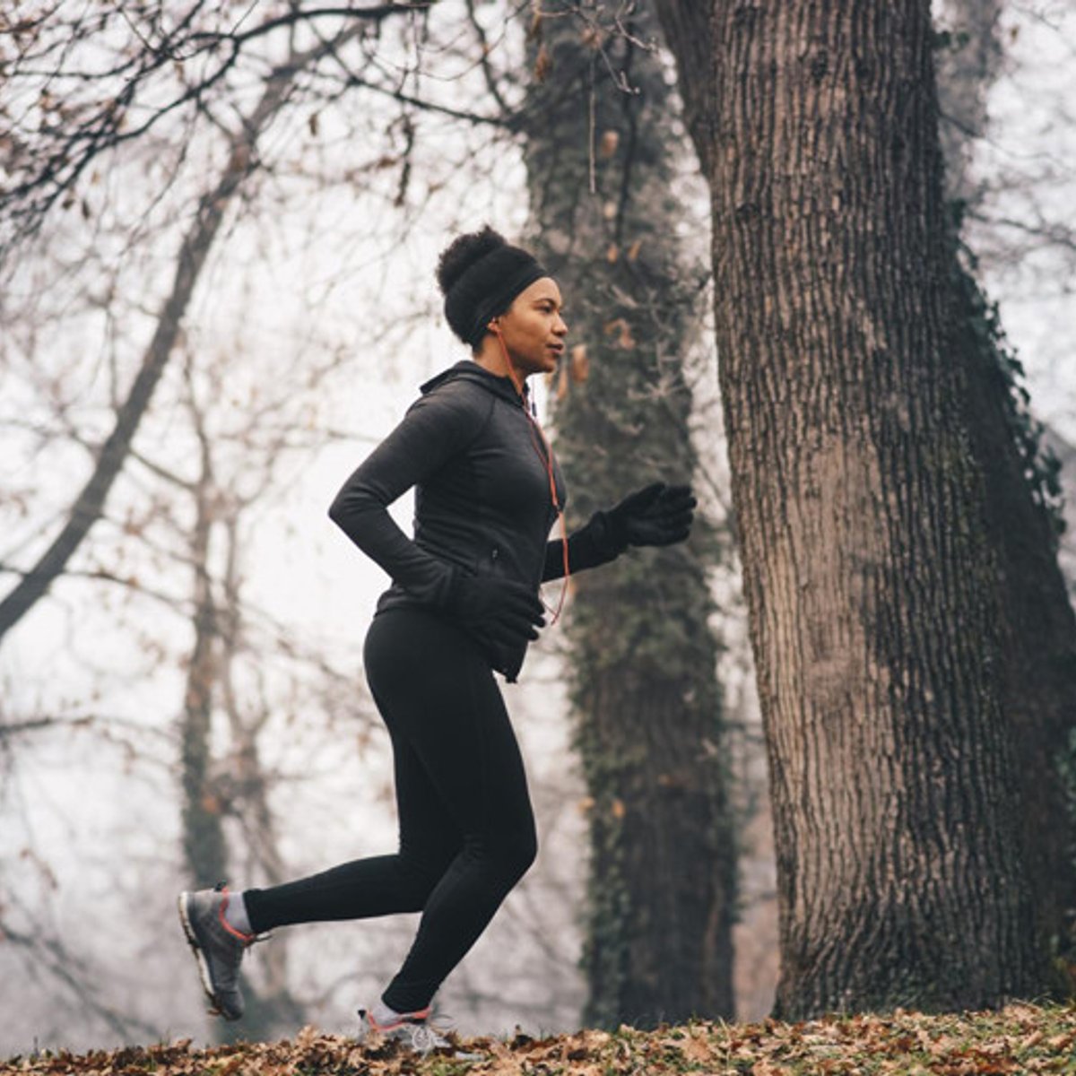 寒い朝のランニング、最適な服装は？
