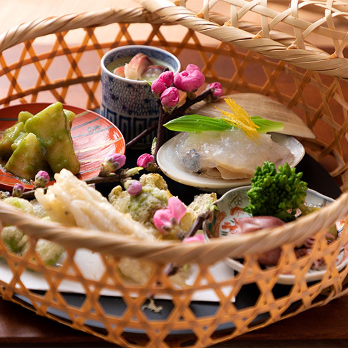 女の子の幸せを祈っていただく、春のはまぐり。