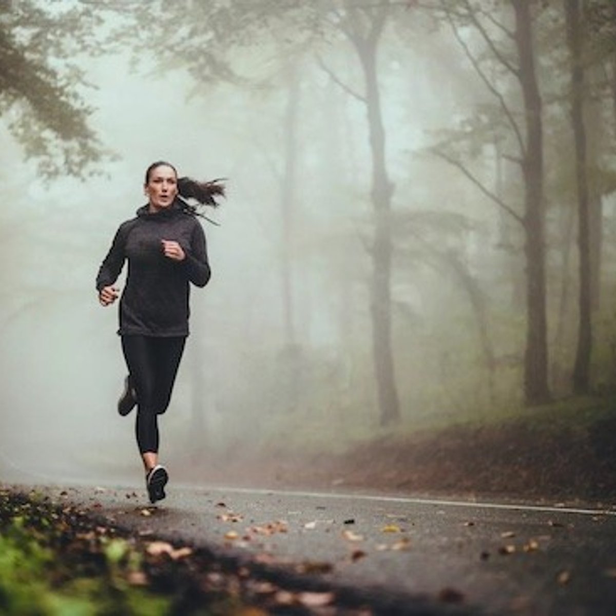 空腹時に走ると、脂肪を燃焼しやすくなるって本当？
