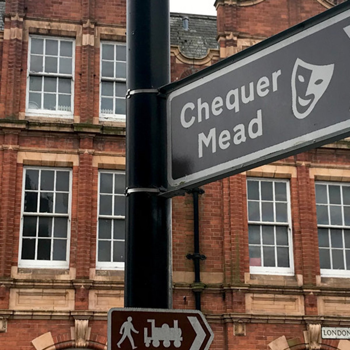 ユーモアいっぱい、英国式ピクトグラムの標識って？