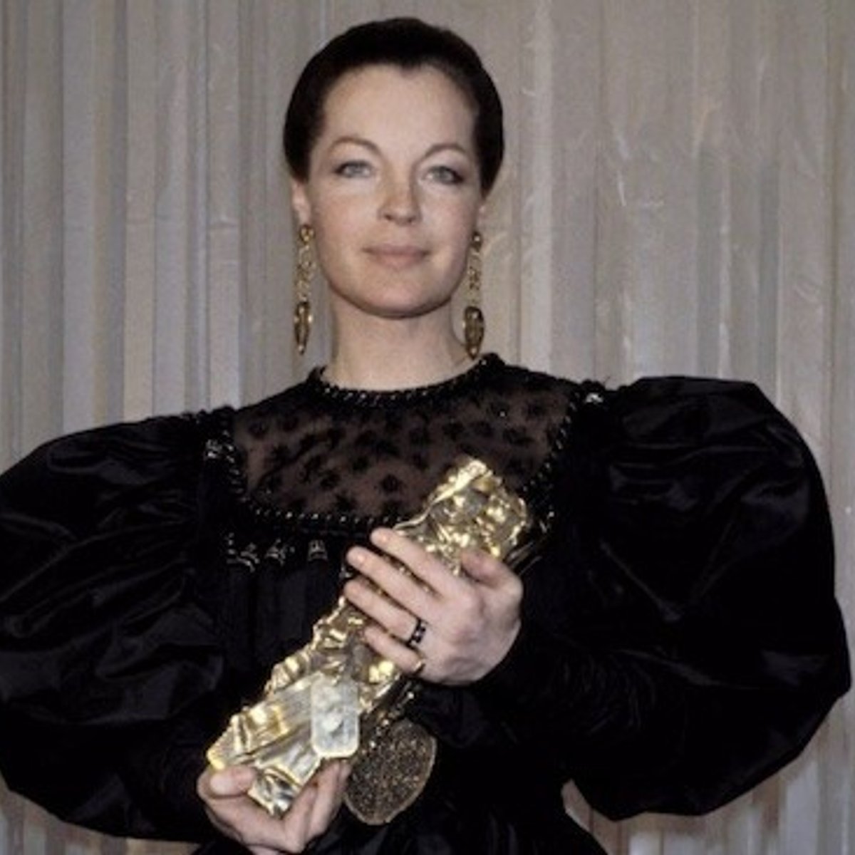 シンプルかつ大胆に！ 写真で振り返るブラックドレスの変遷