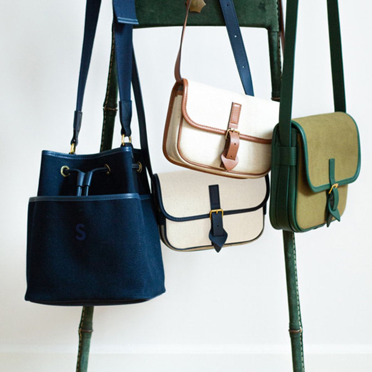 ポップアップで見つける、春にぴったりの新作バッグ。