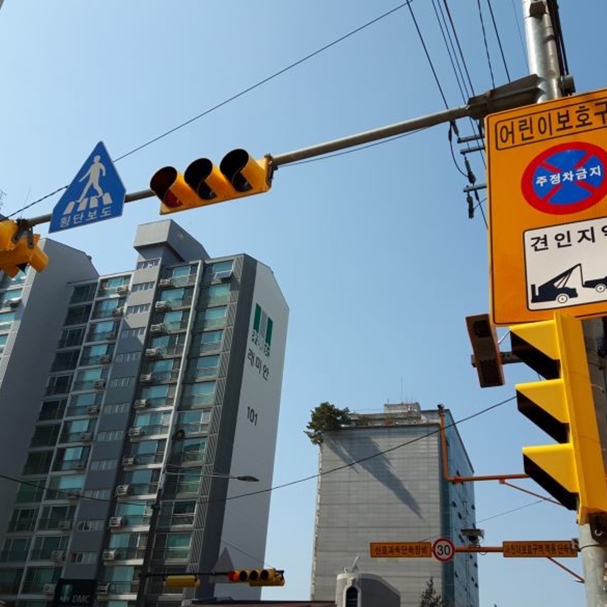 駐車禁止の標識を守ってもらうなら、韓国では好感度勝負。