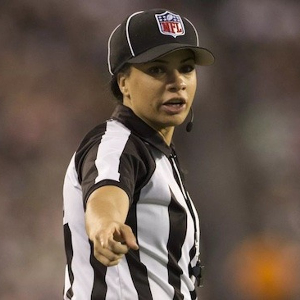 NFL初の黒人女性審判が誕生！