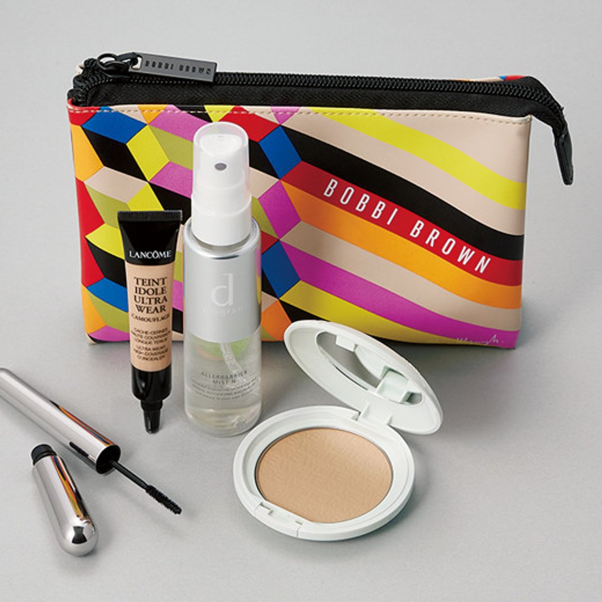 ビューティエディターがポーチの必需品にしているものは？