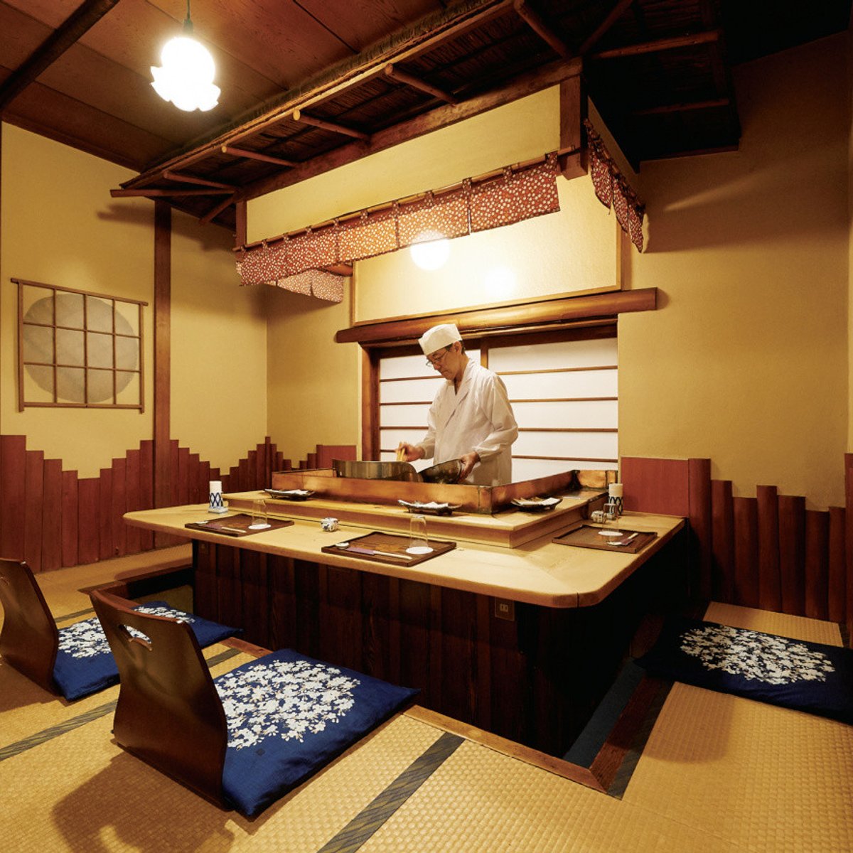 築地のお座敷天ぷら「おかめ」で、江戸前の空間にどっぷり浸る。