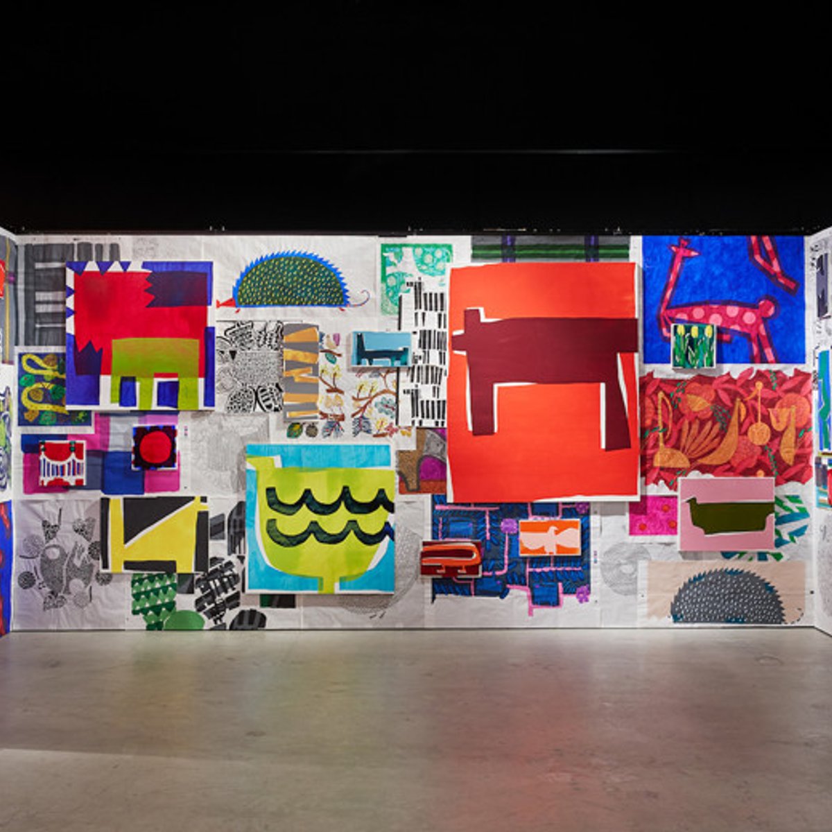 鈴木マサルのテキスタイル展、会場は色彩に満ちて！