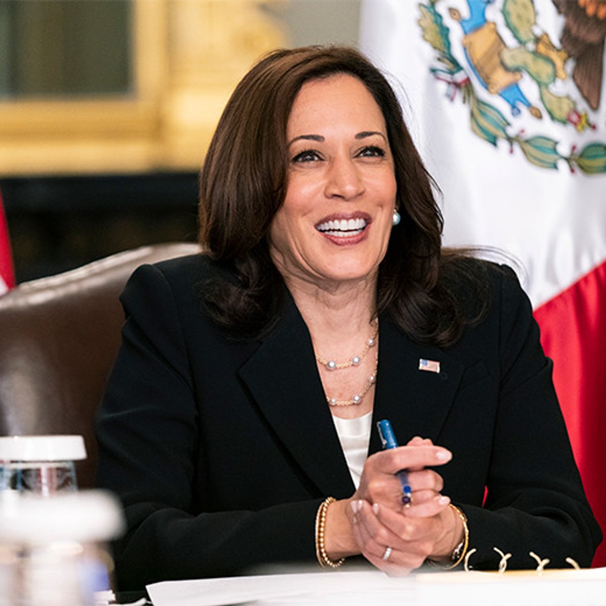 カマラ・ハリス米副大統領、継娘エラのカレッジ卒業を祝う。