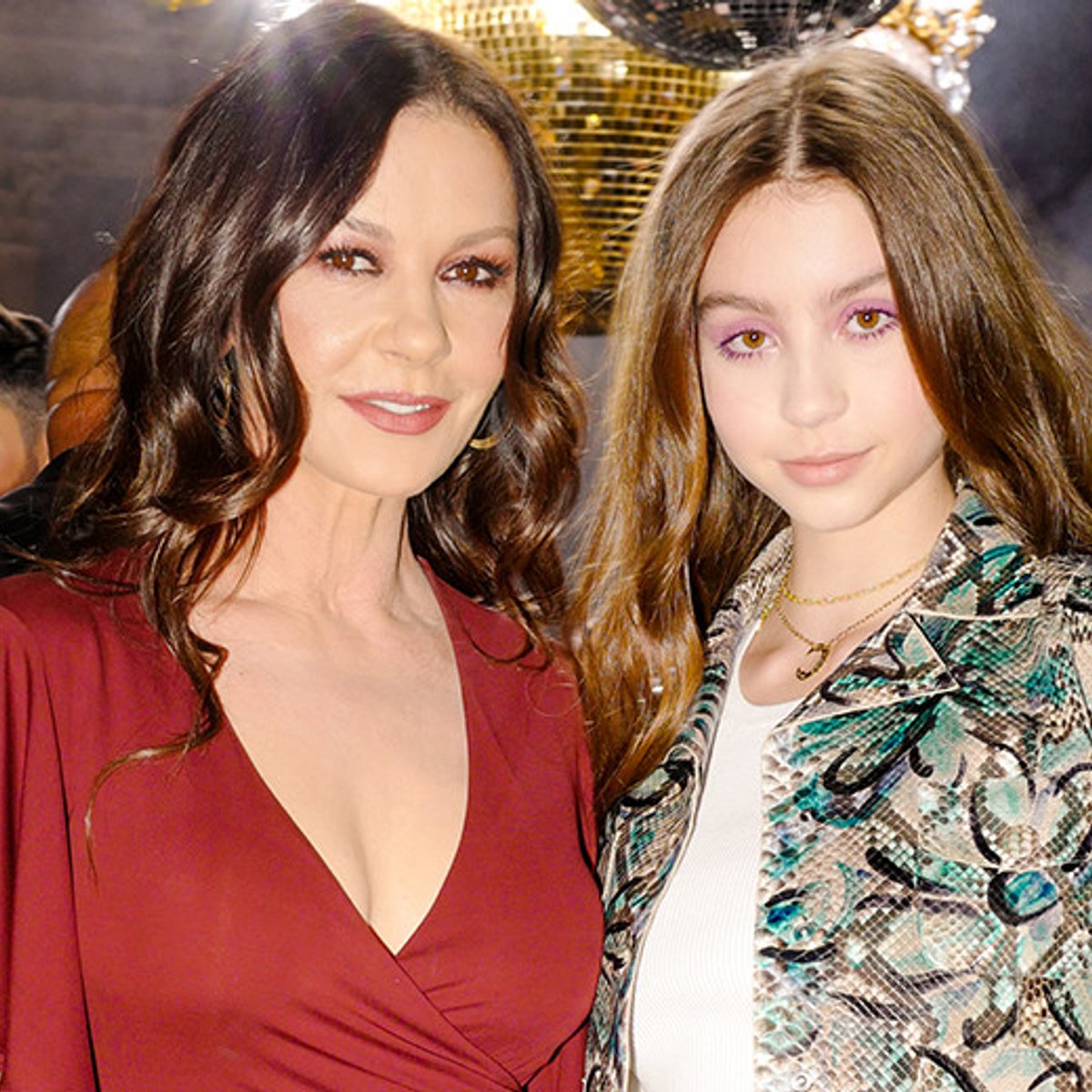 キャサリン・ゼタ＝ジョーンズ、優秀な愛娘の高校卒業に興奮！