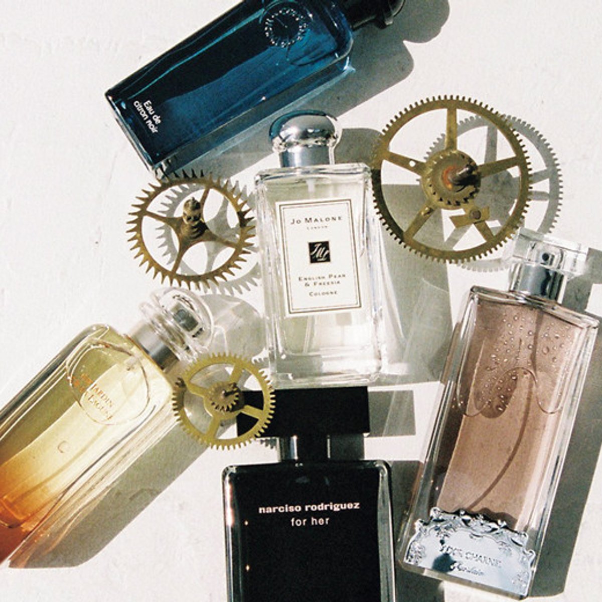 注目の調香師を辿って、好みの香りを知る。