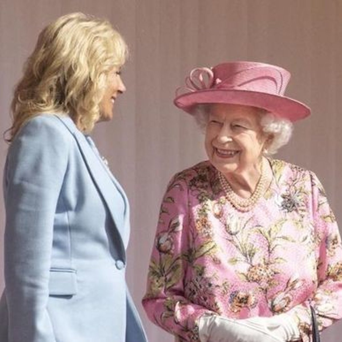 英国女王にこうべを垂れた歴代ファーストレディたち。