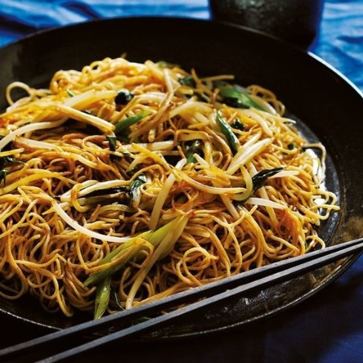 香ばしいエビが食欲を誘う！ 香港風焼きそばを作ろう。