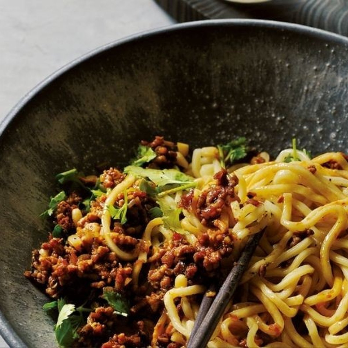 花椒の痺れと豆板醤の辛み！　汁なし担々麵の作り方。